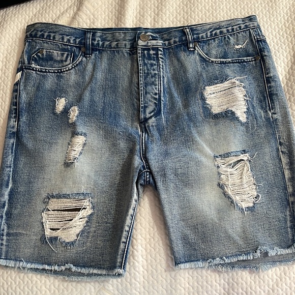 Blue Jean shorts - Picture 2 of 3